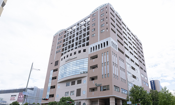 西北から徒歩1分ガーデンズの隣で通院に便利